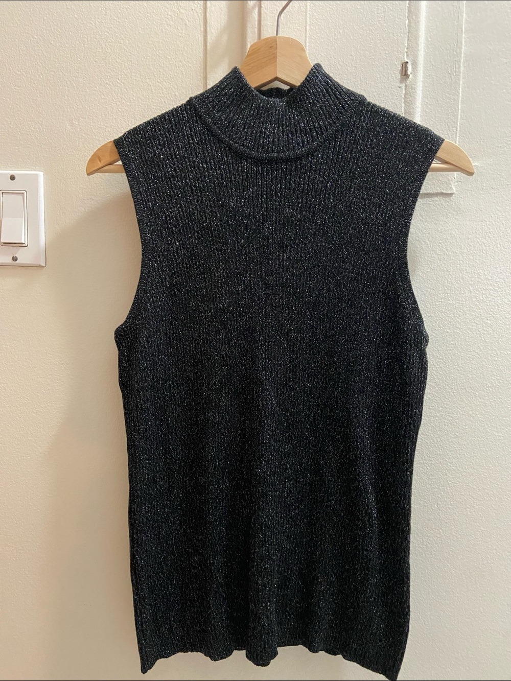 Dana Buchman Black Sleeveless Turtleneck Knit Top